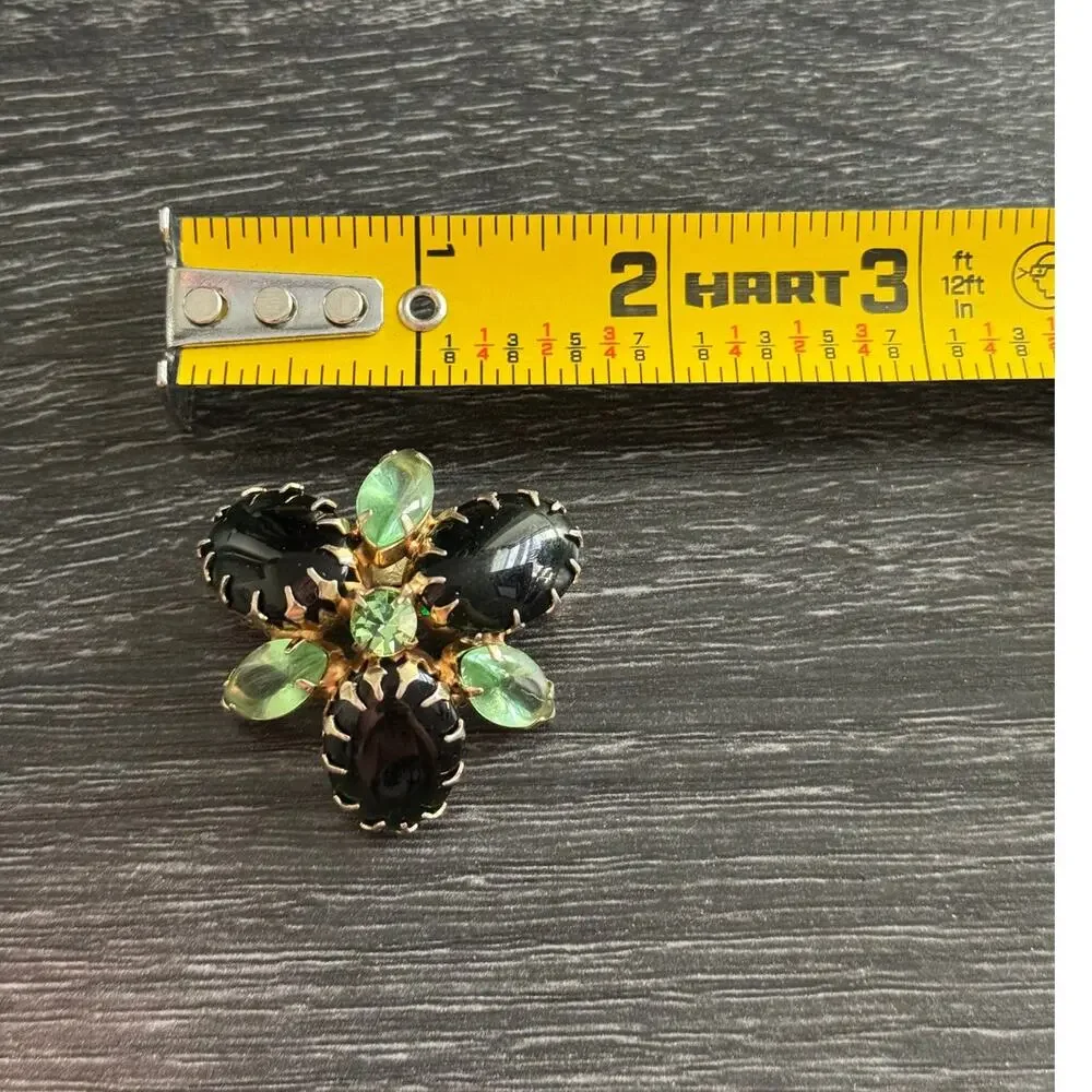 Vintage 1960s‎ Green Stones And Gold Tone Cabochon Prong Set Brooch Pin